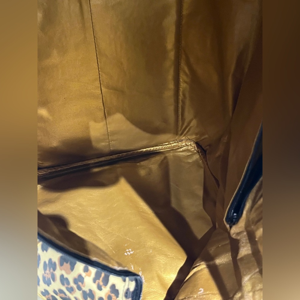 ⭐️SOLD⭐️ VERSACE DUFFLE BAG - Picture 16 of 16